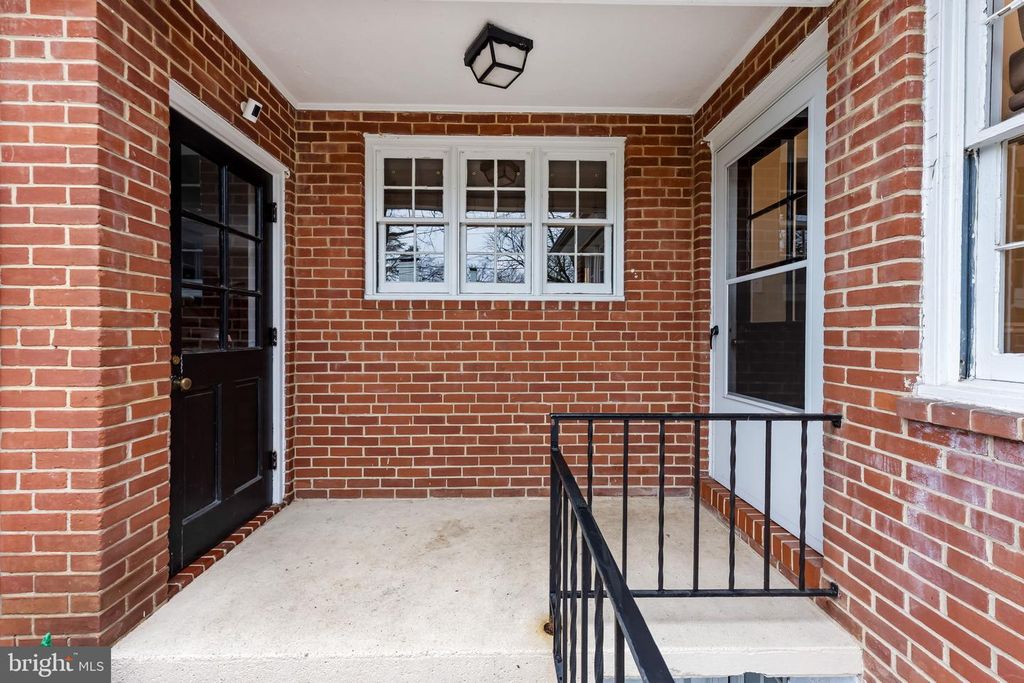 Image 55 of property listing at 103 SAINT DUNSTANS RD, Baltimore, MD 21212
