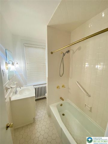 2247 Fairview Avenue, Wilson Boro, PA 18042