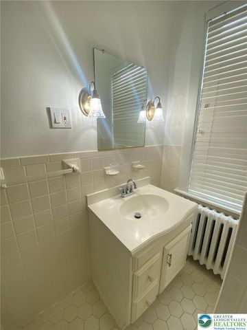 2247 Fairview Avenue, Wilson Boro, PA 18042