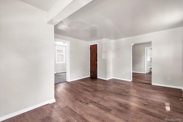 7092 MEADOW Avenue, Warren, MI 48091