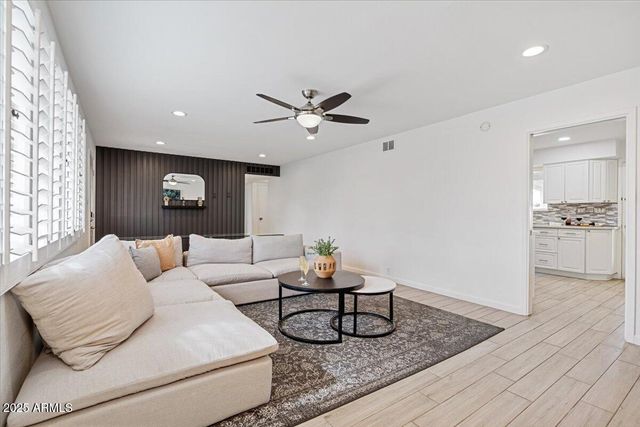 8102 E MULBERRY Street, Scottsdale, AZ 85251