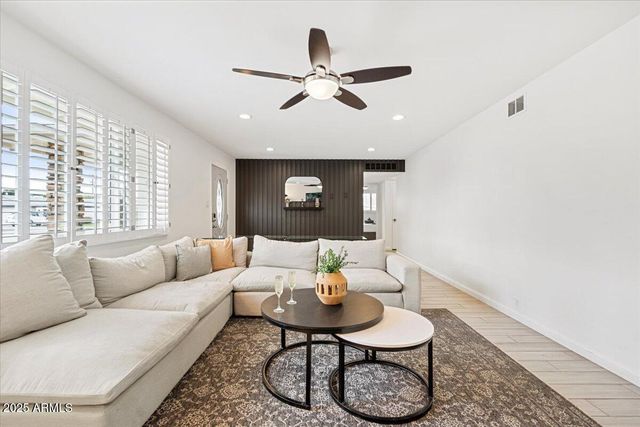 8102 E MULBERRY Street, Scottsdale, AZ 85251