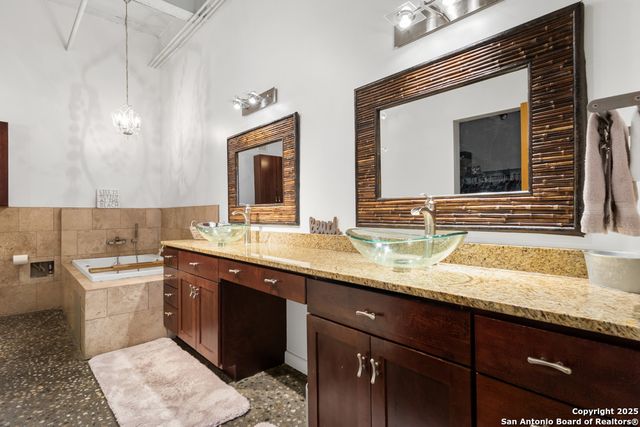 1339 S Flores St Ste 203, San Antonio, TX 78204