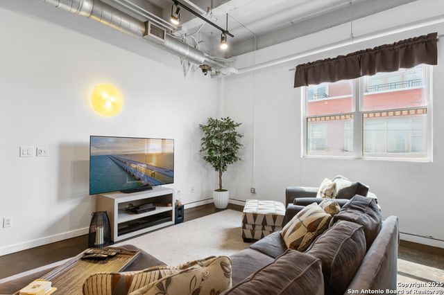 1339 S Flores St Ste 203, San Antonio, TX 78204