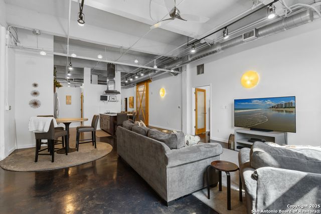 1339 S Flores St Ste 203, San Antonio, TX 78204