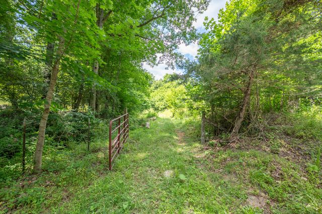 68 Paradise LN, Troutville, VA 24175