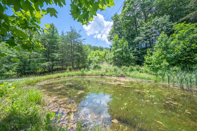 68 Paradise LN, Troutville, VA 24175