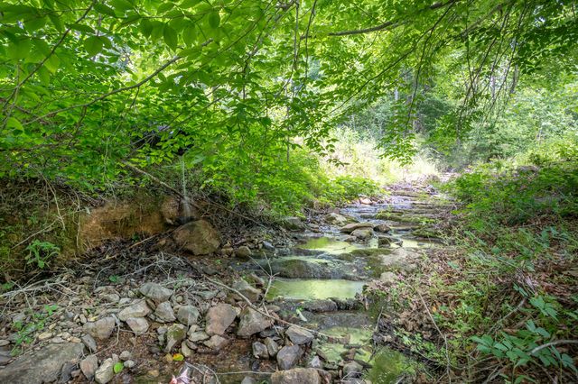 68 Paradise LN, Troutville, VA 24175