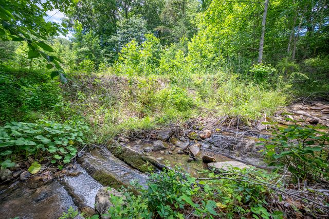 68 Paradise LN, Troutville, VA 24175