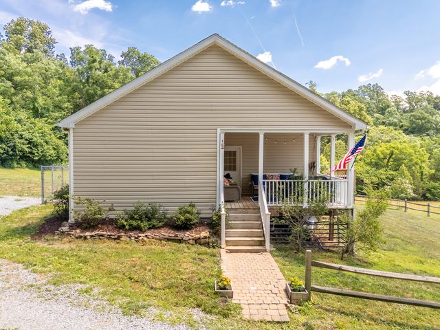 68 Paradise LN, Troutville, VA 24175
