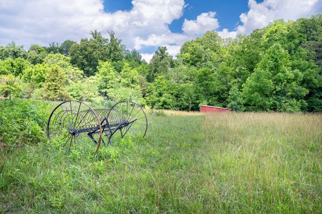 68 Paradise LN, Troutville, VA 24175
