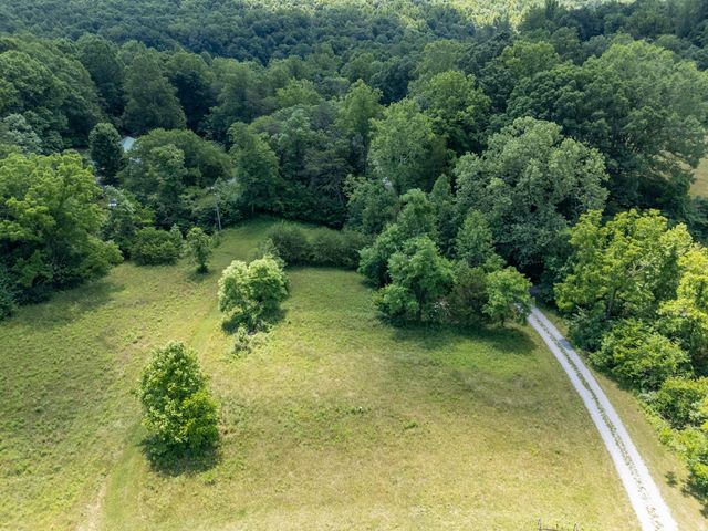 68 Paradise LN, Troutville, VA 24175