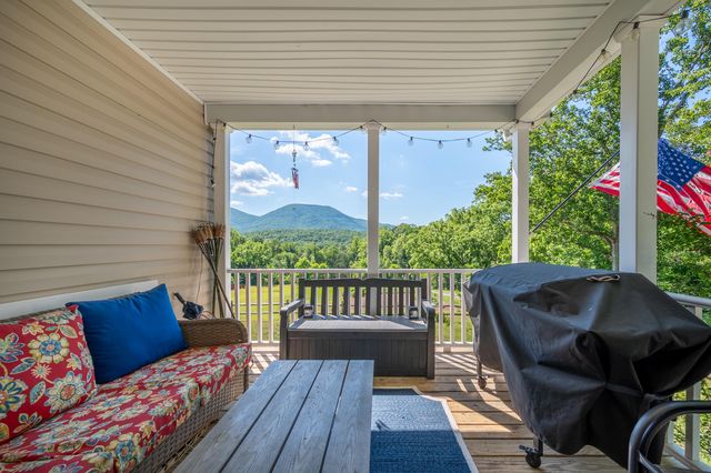 68 Paradise LN, Troutville, VA 24175
