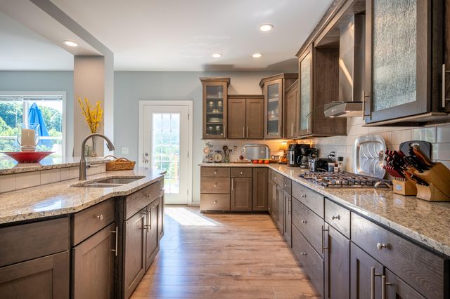 68 Paradise LN, Troutville, VA 24175