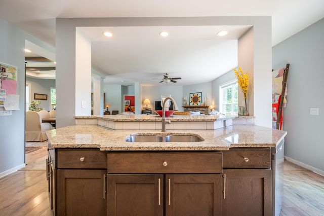 68 Paradise LN, Troutville, VA 24175