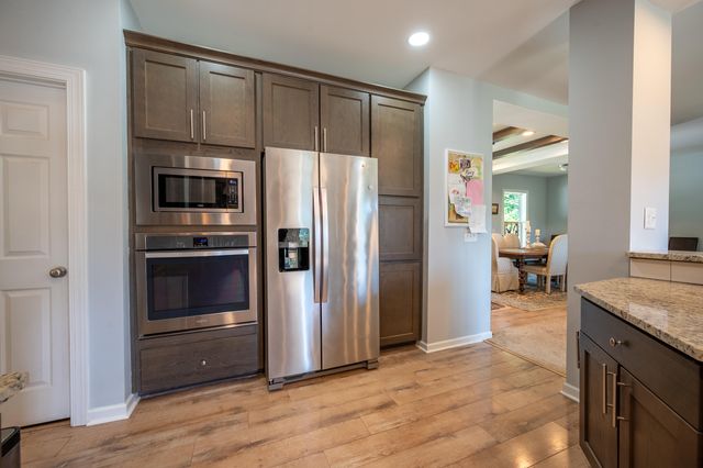 68 Paradise LN, Troutville, VA 24175