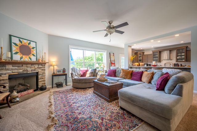 68 Paradise LN, Troutville, VA 24175