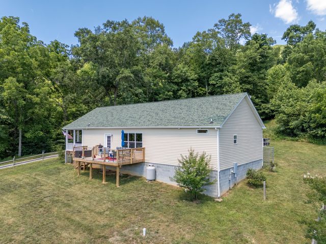 68 Paradise LN, Troutville, VA 24175