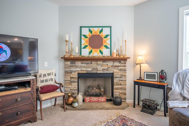 68 Paradise LN, Troutville, VA 24175