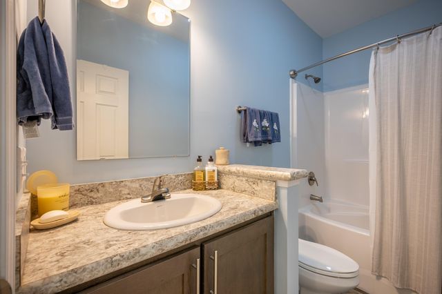 68 Paradise LN, Troutville, VA 24175