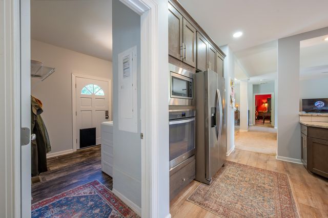 68 Paradise LN, Troutville, VA 24175
