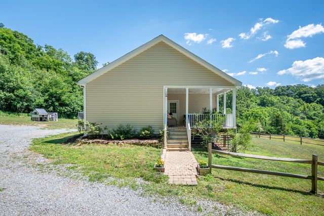 68 Paradise LN, Troutville, VA 24175