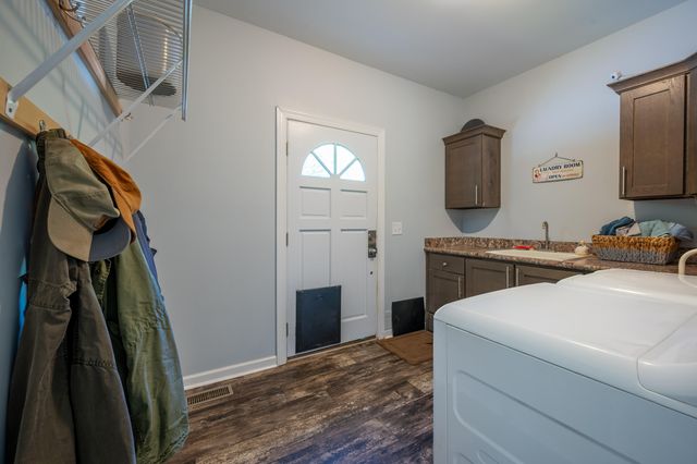 68 Paradise LN, Troutville, VA 24175