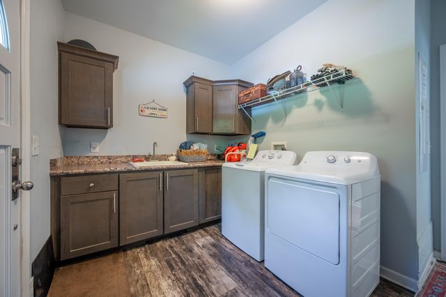68 Paradise LN, Troutville, VA 24175