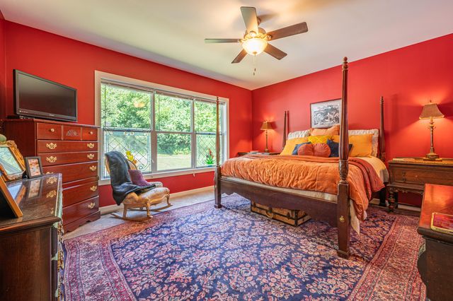68 Paradise LN, Troutville, VA 24175