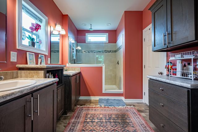 68 Paradise LN, Troutville, VA 24175