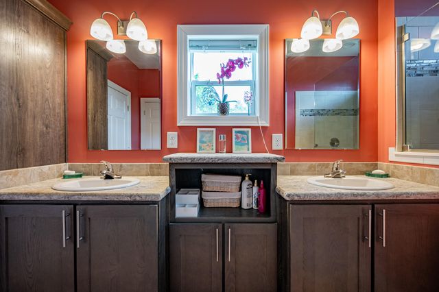 68 Paradise LN, Troutville, VA 24175