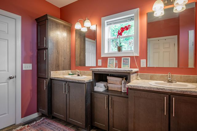 68 Paradise LN, Troutville, VA 24175