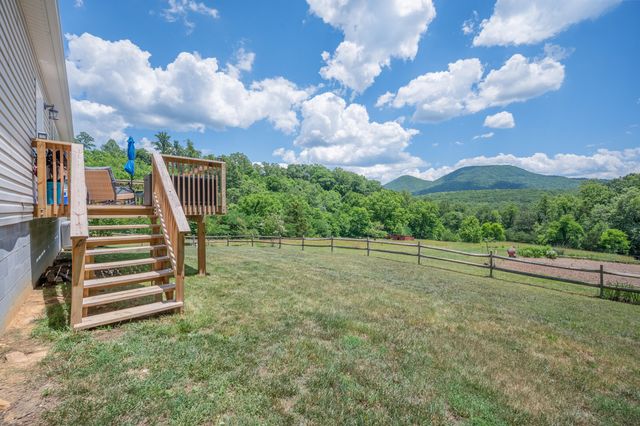 68 Paradise LN, Troutville, VA 24175