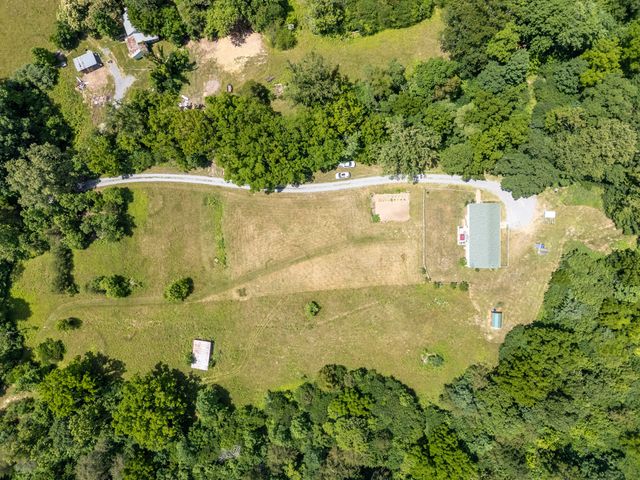 68 Paradise LN, Troutville, VA 24175