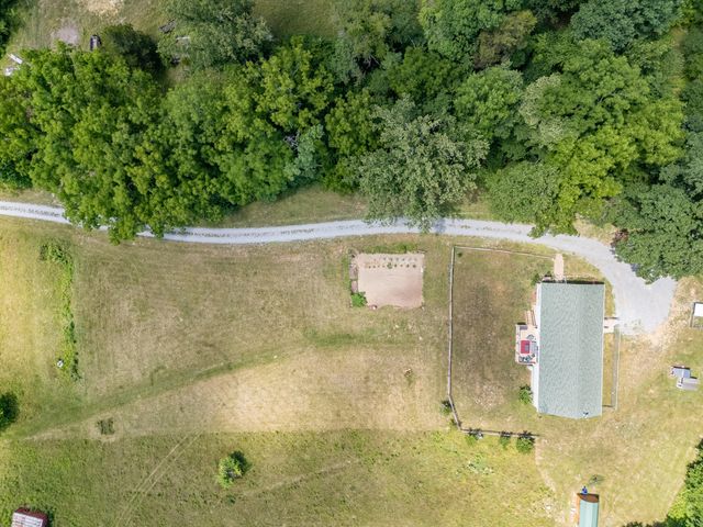 68 Paradise LN, Troutville, VA 24175