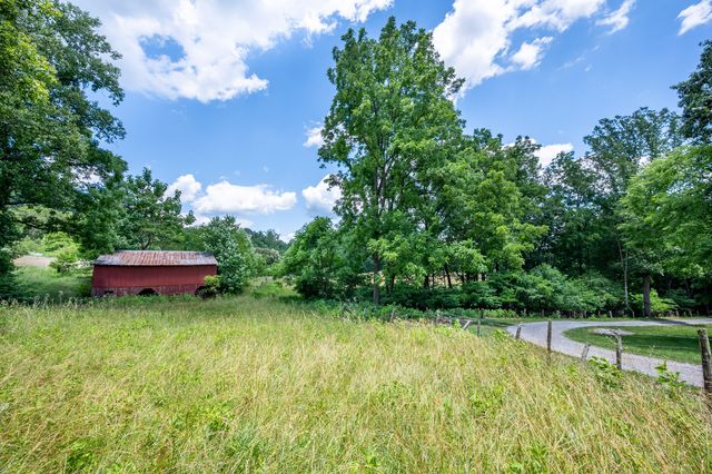 68 Paradise LN, Troutville, VA 24175