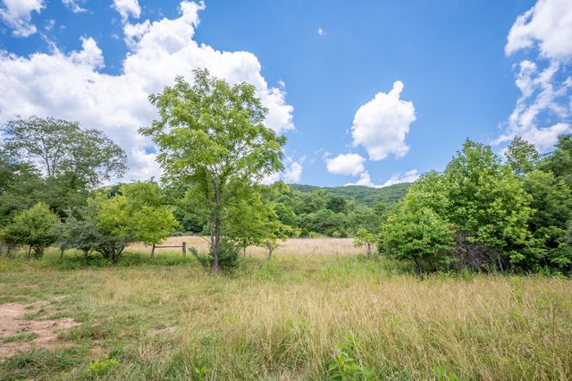 68 Paradise LN, Troutville, VA 24175