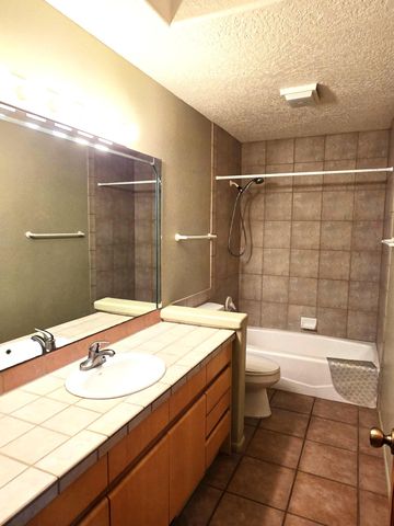 2738 Tramway Circle NE, Albuquerque, NM 87122