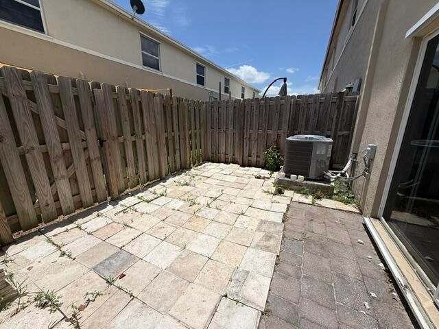 561 NE 5th Way, Florida City, FL 33034