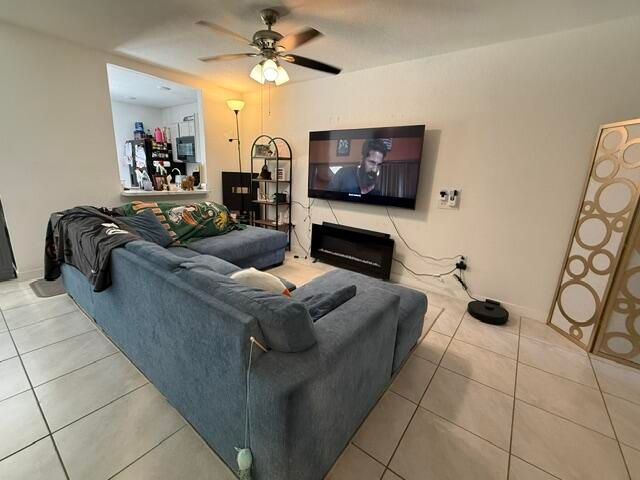 561 NE 5th Way, Florida City, FL 33034