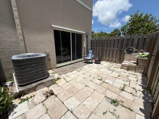 561 NE 5th Way, Florida City, FL 33034