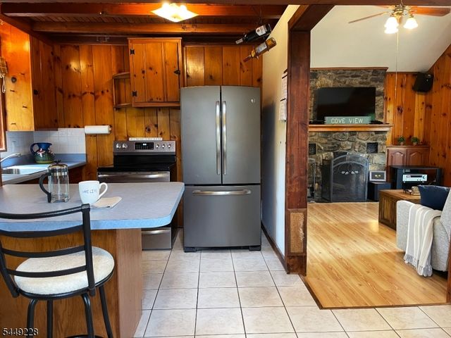 16 Lakeview Rd, Hopatcong Boro, NJ 07843