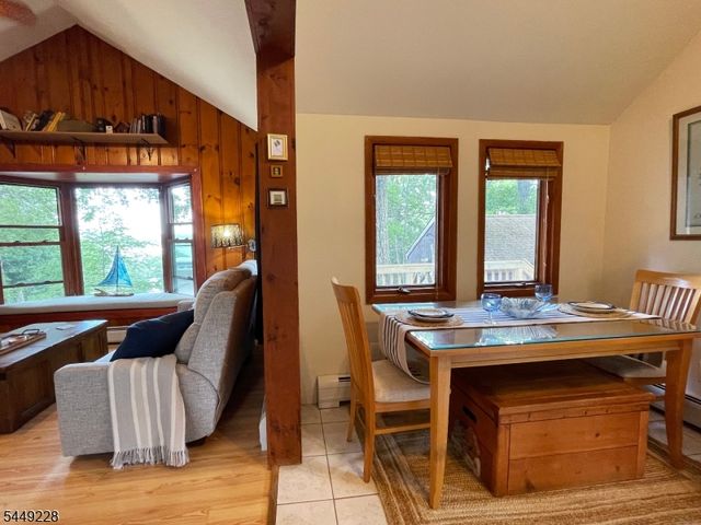 16 Lakeview Rd, Hopatcong Boro, NJ 07843