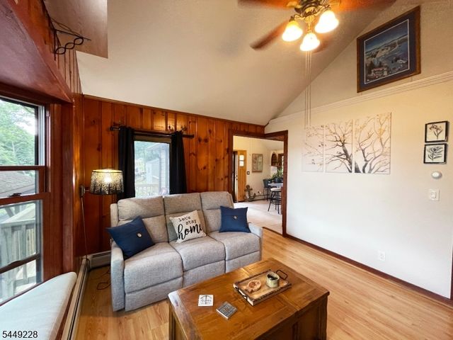 16 Lakeview Rd, Hopatcong Boro, NJ 07843