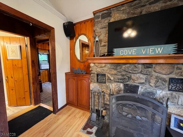 16 Lakeview Rd, Hopatcong Boro, NJ 07843