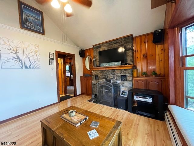 16 Lakeview Rd, Hopatcong Boro, NJ 07843