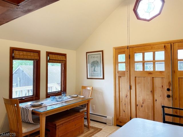 16 Lakeview Rd, Hopatcong Boro, NJ 07843