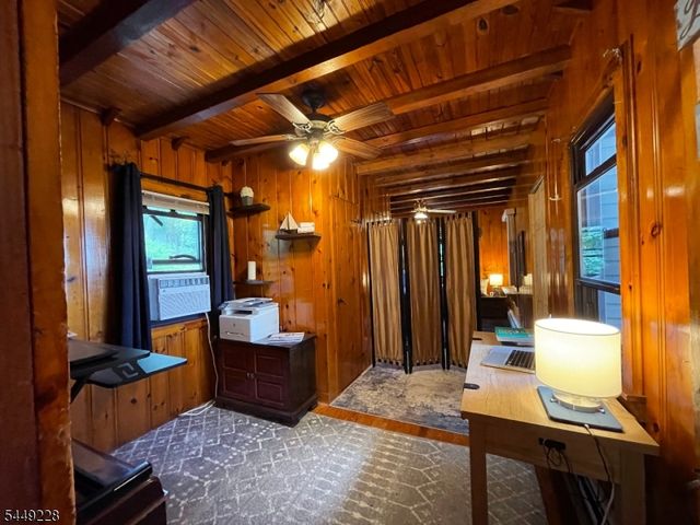 16 Lakeview Rd, Hopatcong Boro, NJ 07843