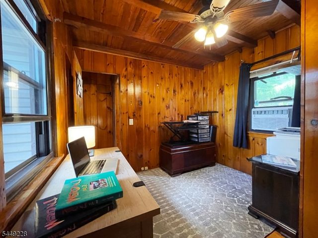 16 Lakeview Rd, Hopatcong Boro, NJ 07843