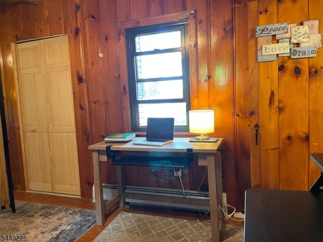 16 Lakeview Rd, Hopatcong Boro, NJ 07843